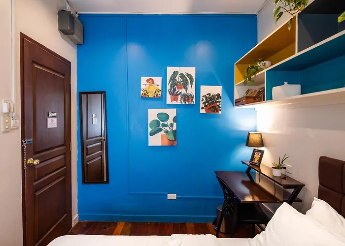 Homey And Cozey Poblacion Makati S07 *