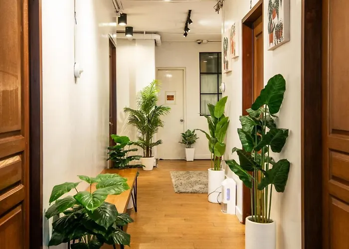 Homey And Cozey Poblacion Makati S07 Homestay *