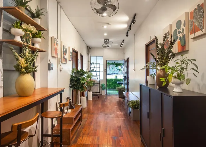 Homestay Homey And Cozey Poblacion Makati S07 *